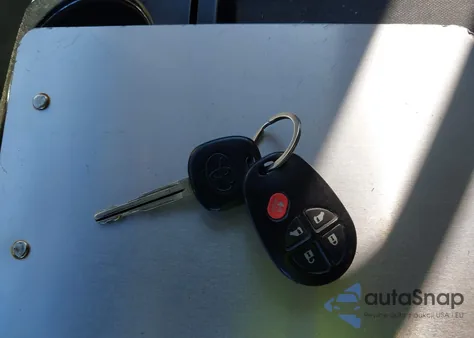 2011 Toyota Sienna Le V6 z USA, uszkodzony, nr VIN 5TDKK3DC8BS132349